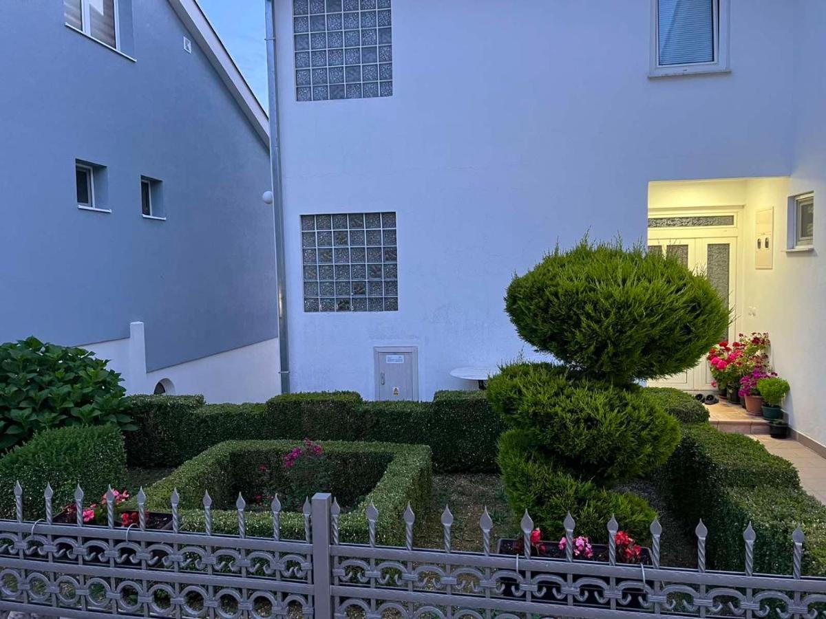 Kasneci Apartments ウルツィニ エクステリア 写真
